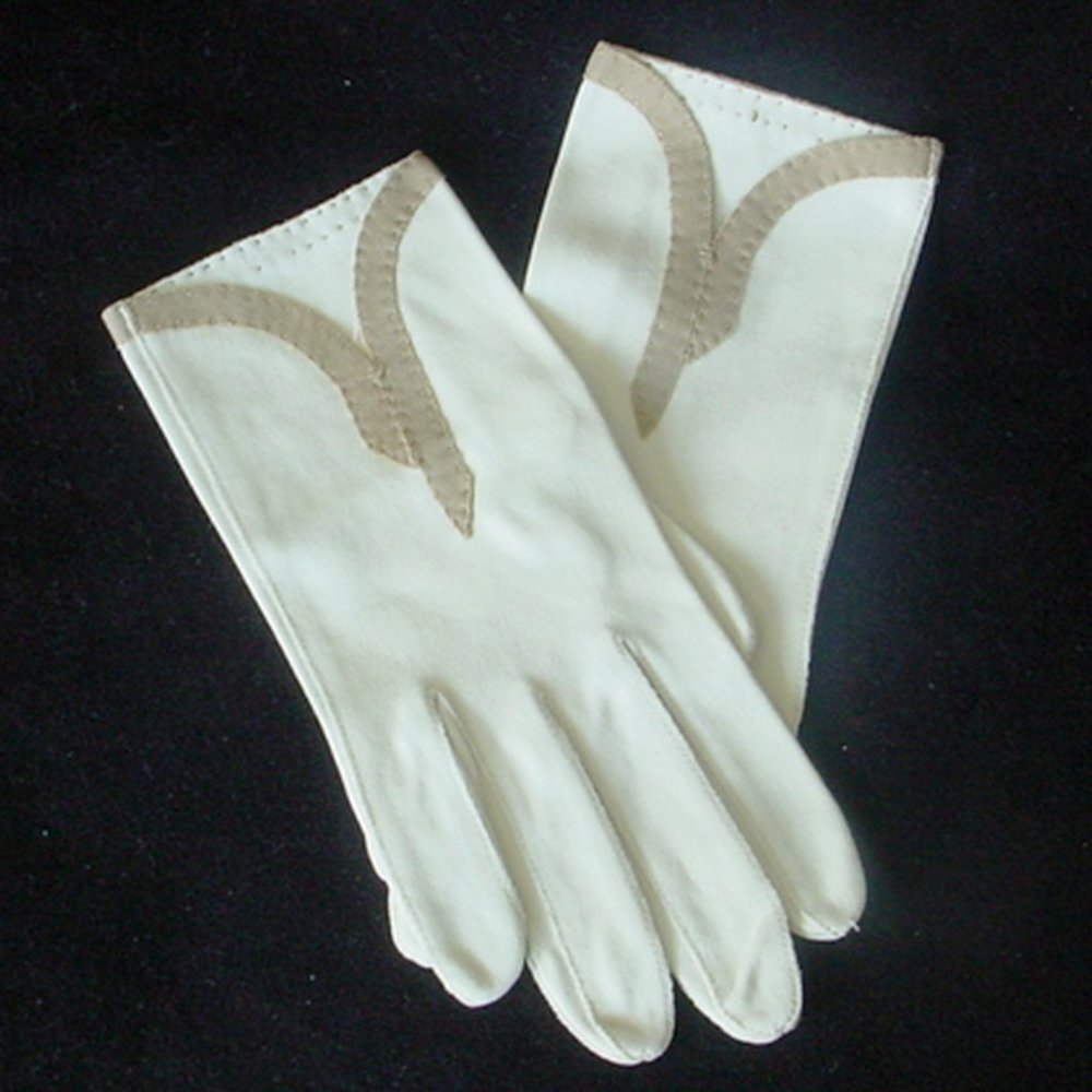 VINTAGE GLOVES BEIGE WITH BROWN APPLIQUE TRIM SMALL SIZE